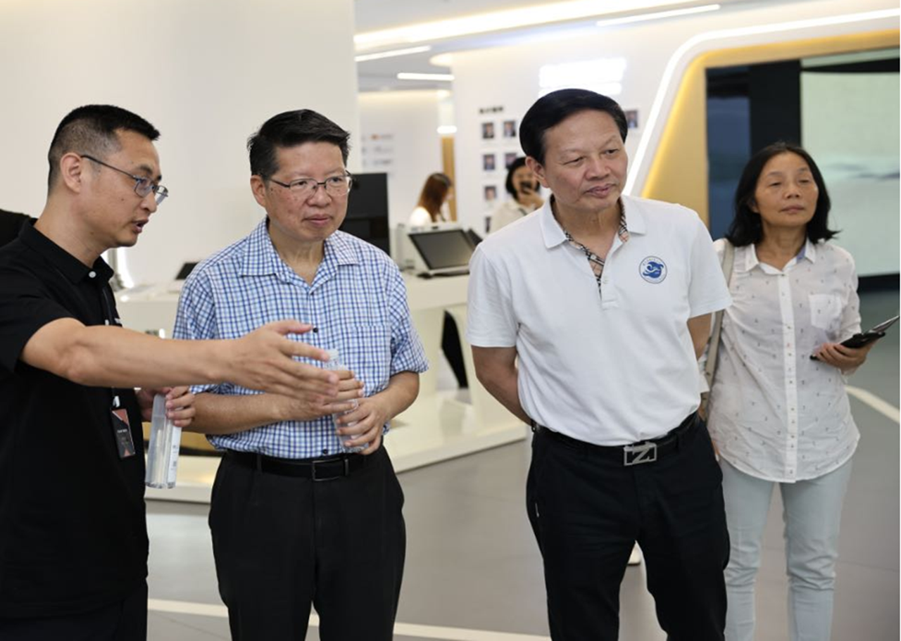 热烈欢迎新加坡工程院王郸维院士一行莅临指导